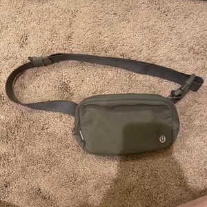 Lululemon Everywhere Belt Bag 1L (Grey Sage)